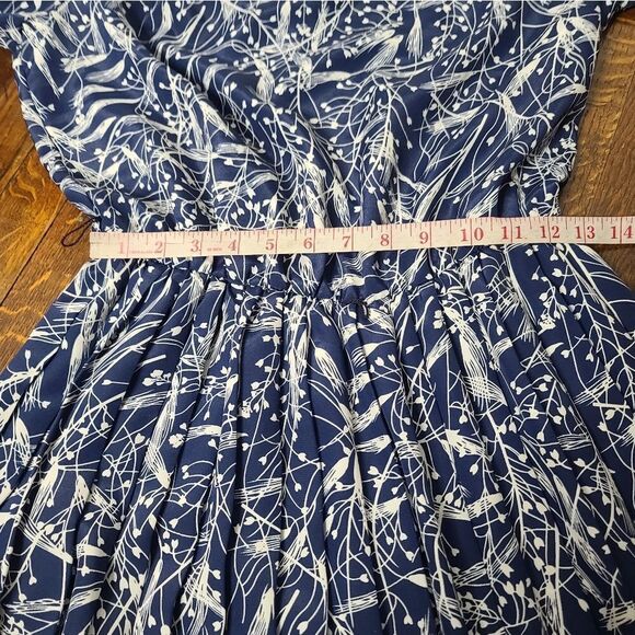 Vintage 70s Tulip Print Pleated Crochet Collar Dress - Picture 12 of 13